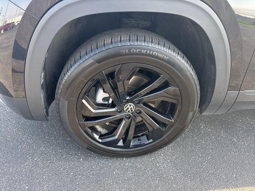 2023 Volkswagen Atlas 3.6L SE w/Technology