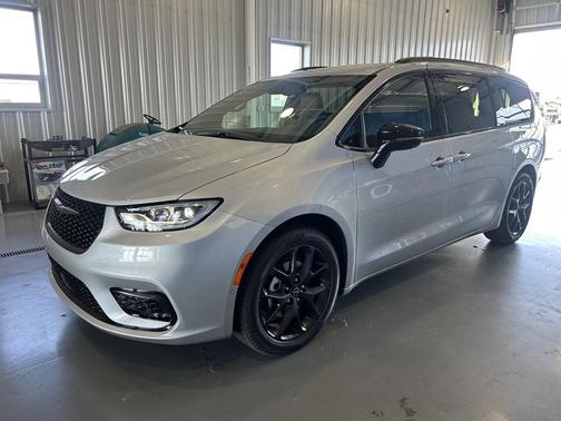 2026 Chrysler Pacifica L