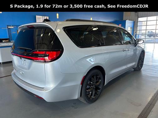 2026 Chrysler Pacifica L