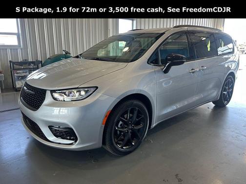 2026 Chrysler Pacifica L