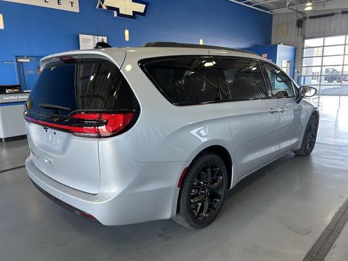 2026 Chrysler Pacifica L