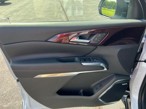 Polar White Tricoat 2027 Chevrolet Traverse RS