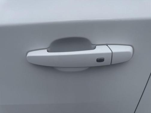 Summit White 2022 Chevrolet Traverse LT Leather