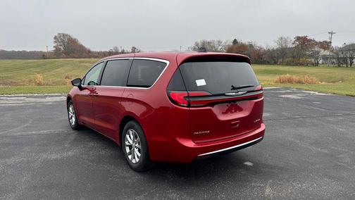 Red Hot Pearlcoat 2026 Chrysler Pacifica Limited