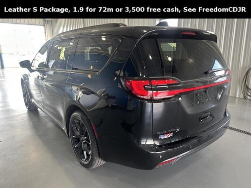 2026 Chrysler Pacifica L