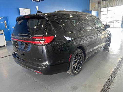 2026 Chrysler Pacifica L