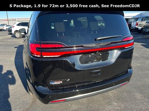 2026 Chrysler Pacifica L