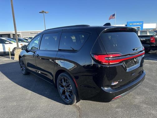2026 Chrysler Pacifica L