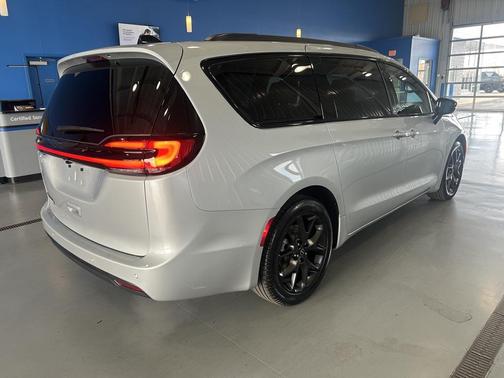 2026 Chrysler Pacifica L