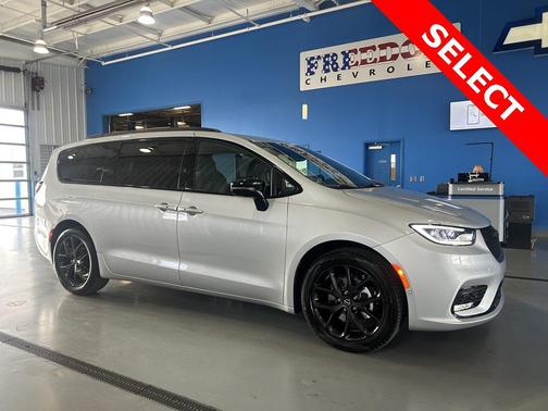 2026 Chrysler Pacifica L