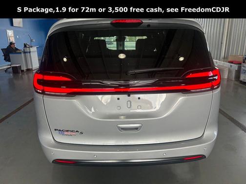 2026 Chrysler Pacifica L