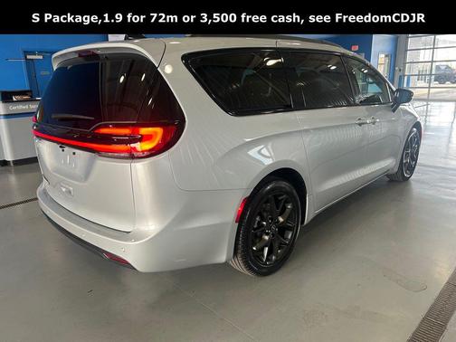 2026 Chrysler Pacifica L