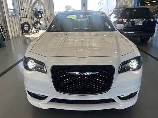 2018 Chrysler 300 S