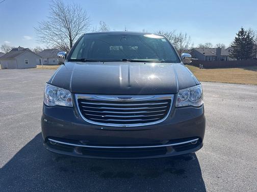2016 Chrysler Town & Country Touring-L