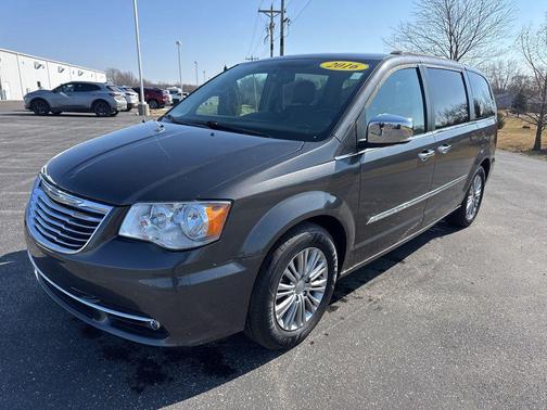 2016 Chrysler Town & Country Touring-L
