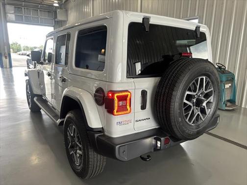 2025 Jeep Wrangler 4-Door Sahara 4x4