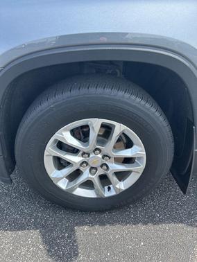 Satin Steel Metallic 2021 Chevrolet Traverse LT Cloth