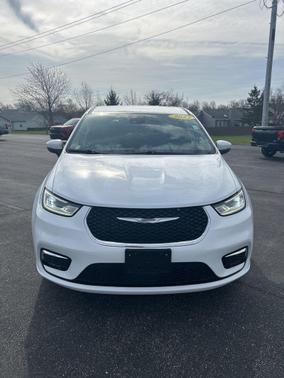 Bright White Clearcoat 2023 Chrysler Pacifica Touring L