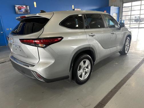 2023 Toyota Highlander LE