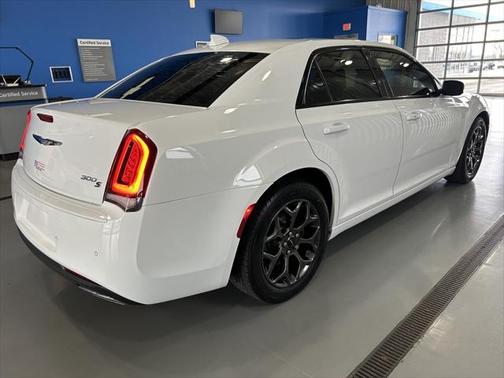 2018 Chrysler 300 S