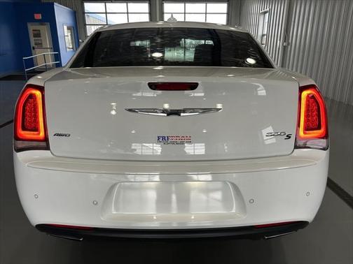 2018 Chrysler 300 S