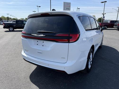 2025 Chrysler Pacifica L
