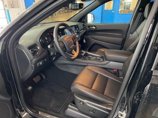 DB Black Crystal Clearcoat 2026 Dodge Durango GT Plus