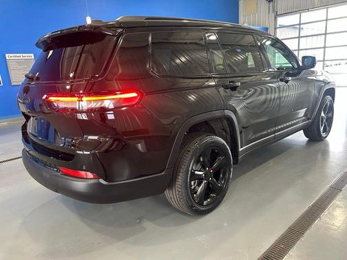 Diamond Black Crystal Pearlcoat 2025 Jeep Grand Cherokee L Limited