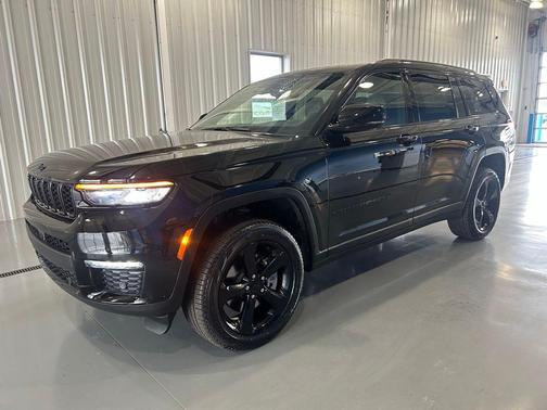 Diamond Black Crystal Pearlcoat 2025 Jeep Grand Cherokee L Limited