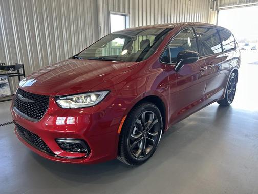2026 Chrysler Pacifica L