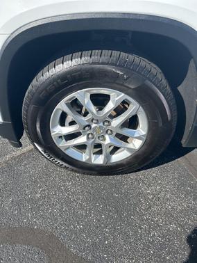 Summit White 2019 Chevrolet Traverse LT Cloth
