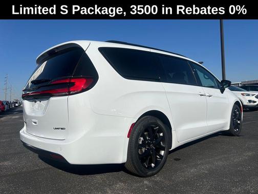 Bright White Clearcoat 2026 Chrysler Pacifica Limited