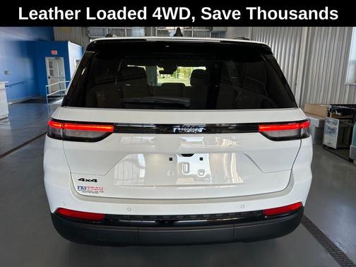 Bright White Clearcoat 2025 Jeep Grand Cherokee Altitude