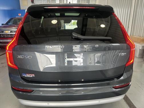2022 Volvo XC90 T5 Momentum