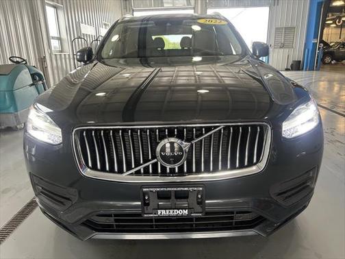 2022 Volvo XC90 T5 Momentum
