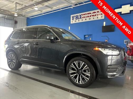 2022 Volvo XC90 T5 Momentum