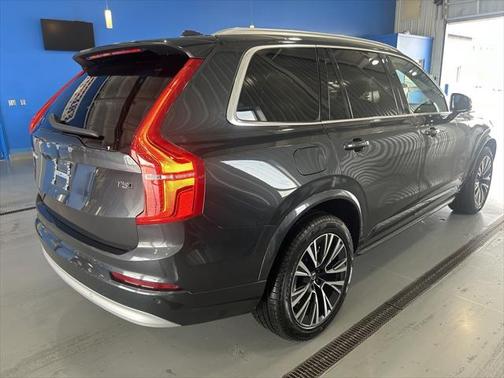 2022 Volvo XC90 T5 Momentum