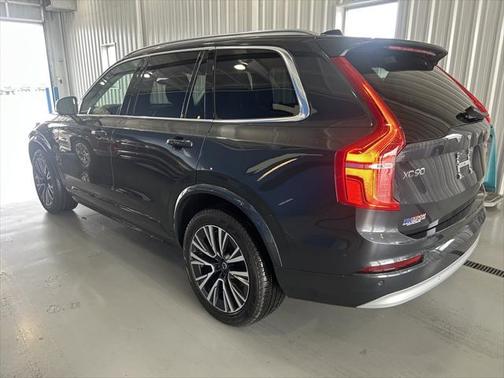 2022 Volvo XC90 T5 Momentum