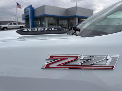 Summit White 2026 Chevrolet Silverado 2500 Custom