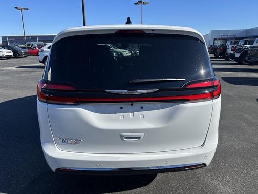 2026 Chrysler Pacifica L