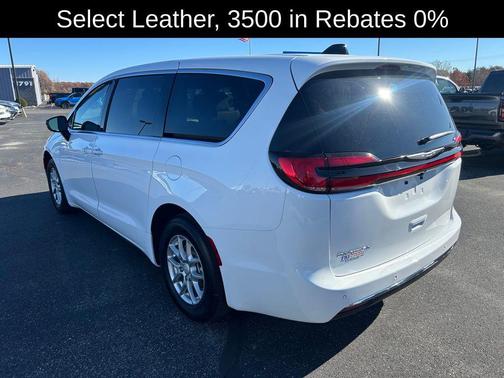 Bright White Clearcoat 2026 Chrysler Pacifica L
