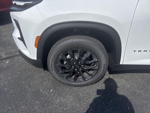 Summit White 2026 Chevrolet Traverse LT