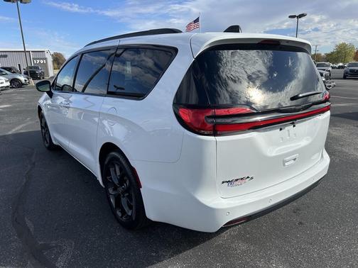 2026 Chrysler Pacifica L