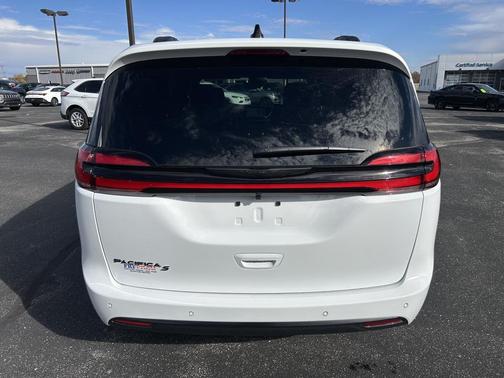 2026 Chrysler Pacifica L