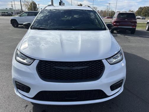 2026 Chrysler Pacifica L