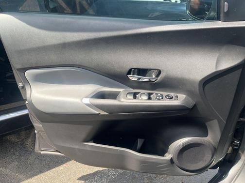Gun Metallic 2021 Nissan Kicks SR