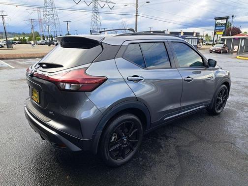 Gun Metallic 2021 Nissan Kicks SR