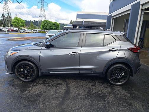 Gun Metallic 2021 Nissan Kicks SR