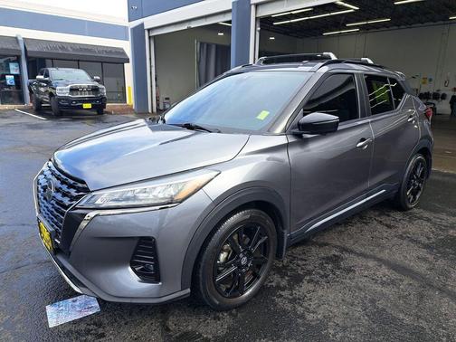 Gun Metallic 2021 Nissan Kicks SR