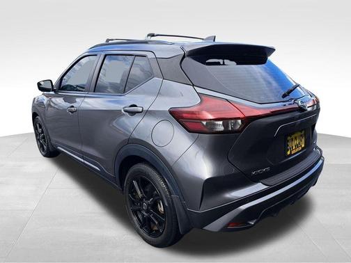 Gun Metallic 2021 Nissan Kicks SR